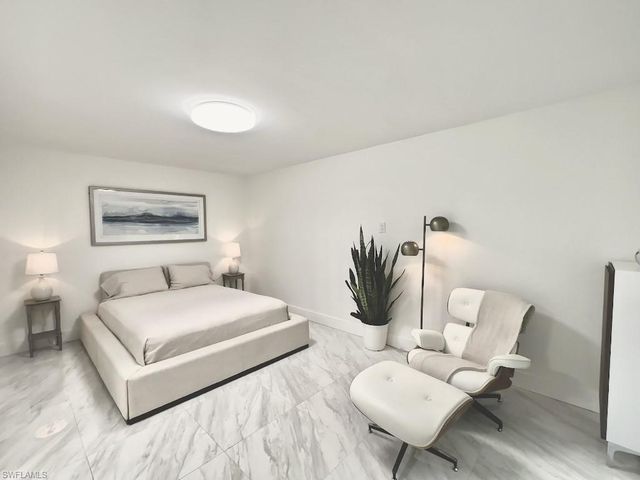 995 9th AVE S 4, Naples, FL 34102