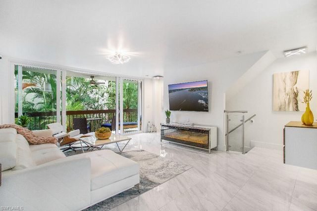 995 9th AVE S 4, Naples, FL 34102