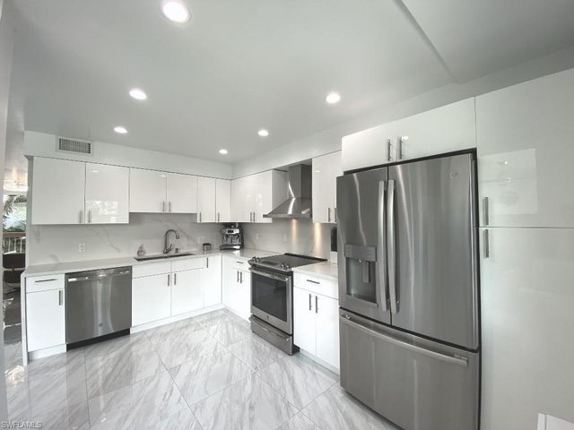 995 9th AVE S 4, Naples, FL 34102