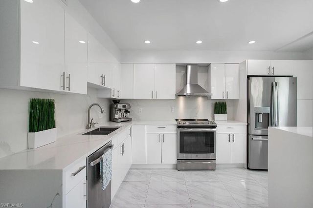 995 9th AVE S 4, Naples, FL 34102