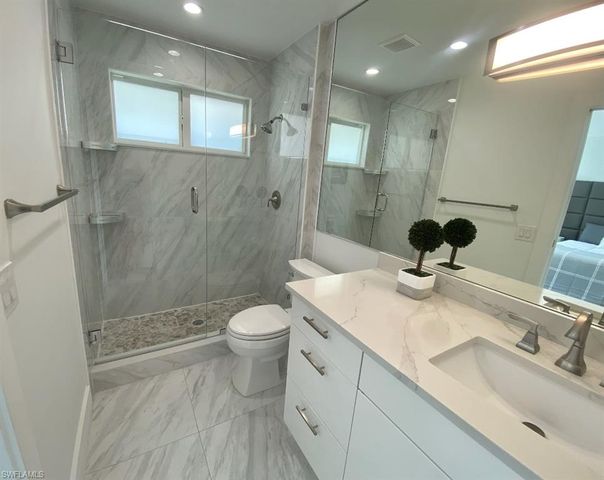 995 9th AVE S 4, Naples, FL 34102