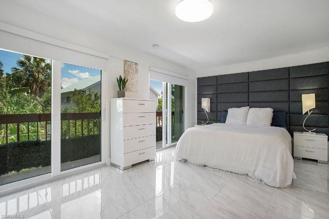 995 9th AVE S 4, Naples, FL 34102