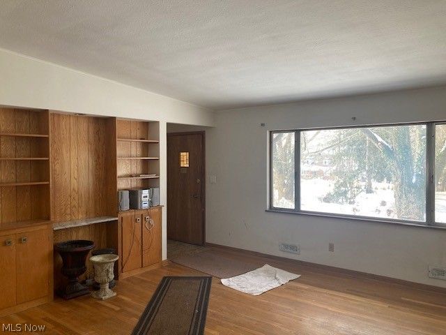 10725 York Road, North Royalton, OH 44133