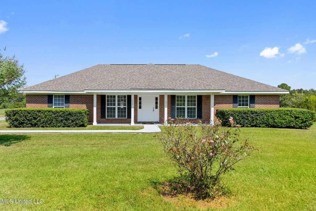 6201 Lum Reeves Road, Lucedale, MS 39452