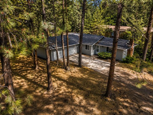 19968 Double Tree Court, Bend, OR 97702