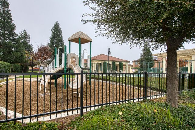 4386 W Artemisa Drive, Fresno, CA 93722