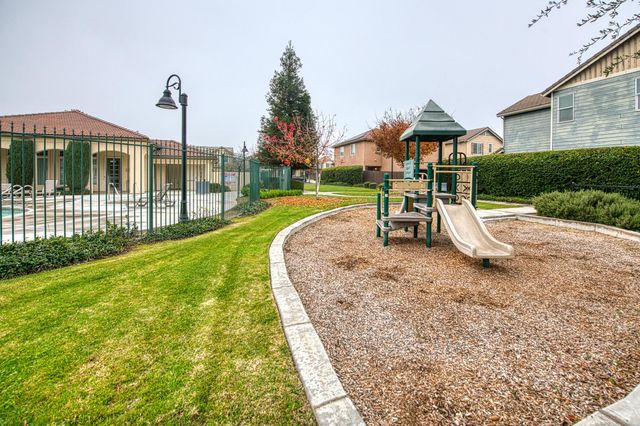 4386 W Artemisa Drive, Fresno, CA 93722