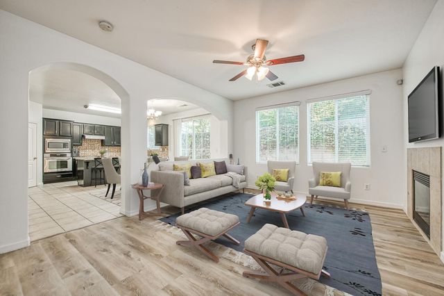 4386 W Artemisa Drive, Fresno, CA 93722