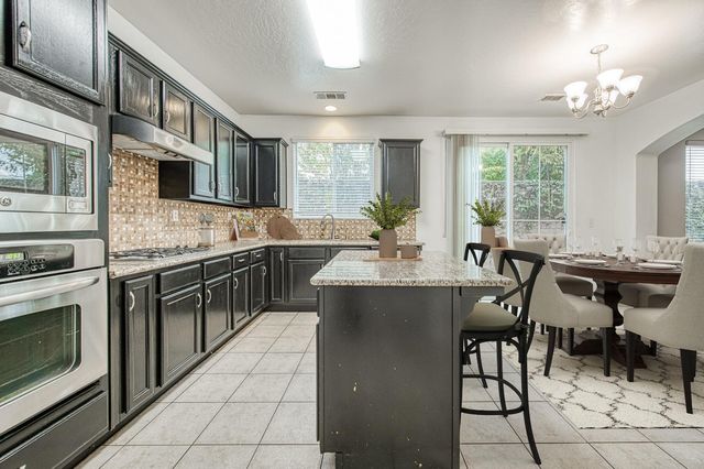 4386 W Artemisa Drive, Fresno, CA 93722