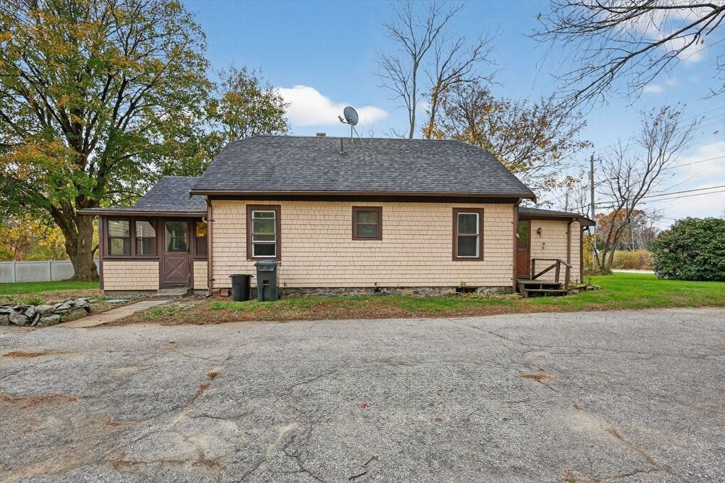 383 Vinnicum Rd, Swansea, MA 02777