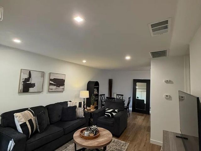 680 N Ashurst Court 215, Palm Springs, CA 92262