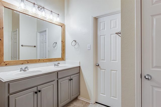 931 Hunter Lane, Burleson, TX 76028