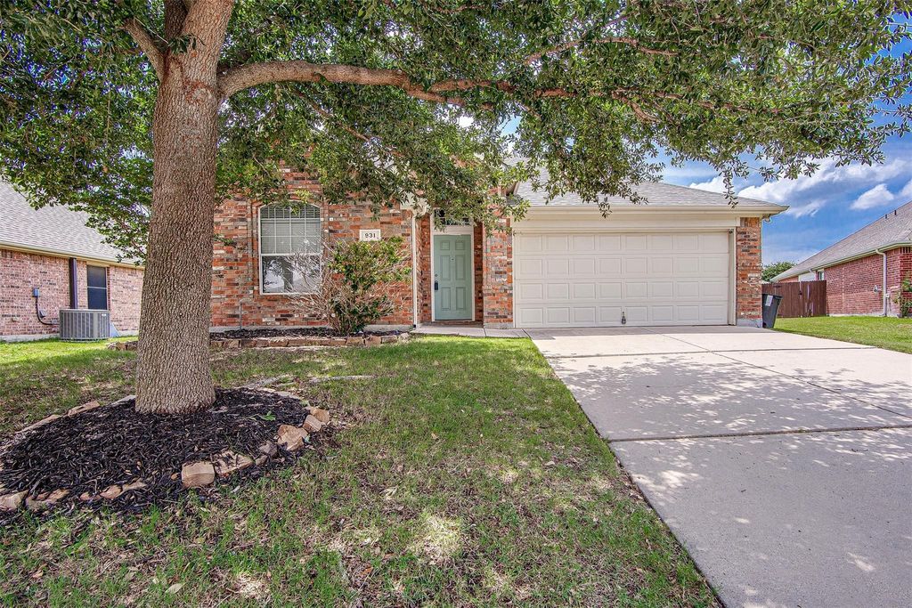 931 Hunter Lane, Burleson, TX 76028
