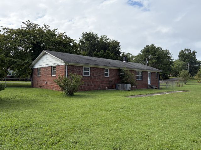 207 Melody Ln, Winchester, TN 37398