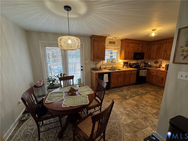 211 Pine Ridge Rd, Aylett, VA 23009