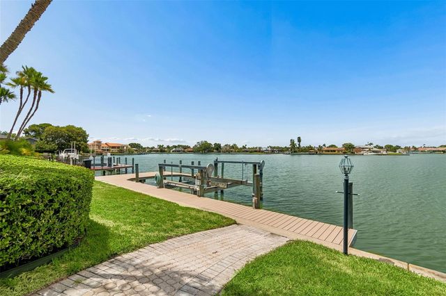 9815 BAY ISLAND DRIVE, Tampa, FL 33615