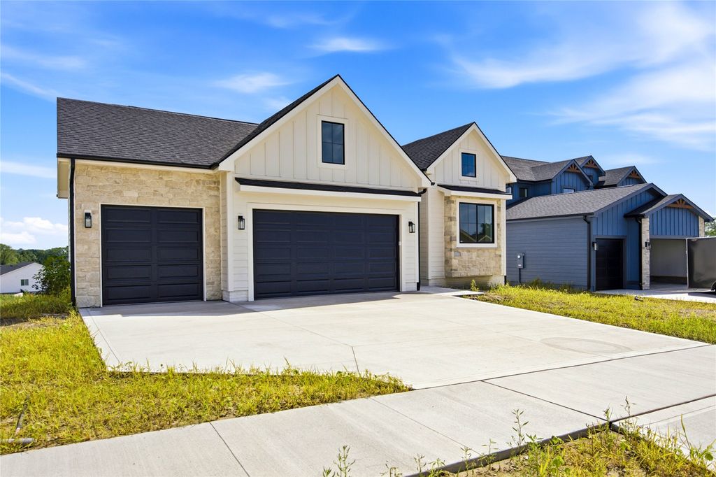 2605 Ponte Place, Adel, IA 50003