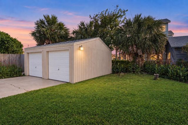 3613 83rd Street, Galveston, TX 77554