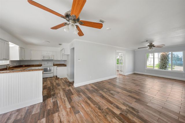 3613 83rd Street, Galveston, TX 77554
