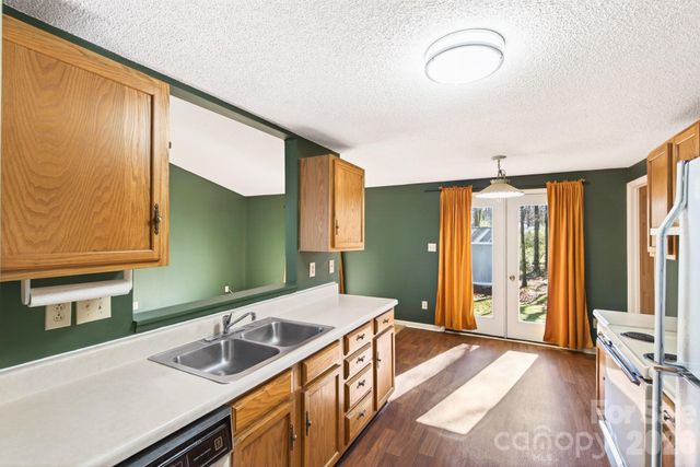 5620 Running Wood Lane, Charlotte, NC 28215