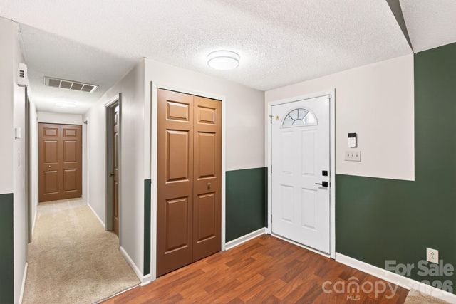 5620 Running Wood Lane, Charlotte, NC 28215