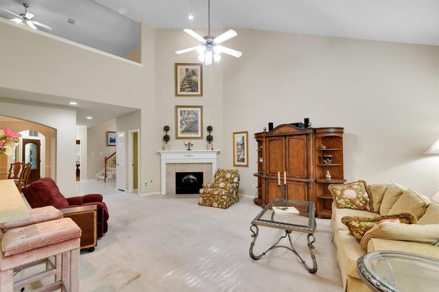 10 Clarewood Court, The Woodlands, TX 77385