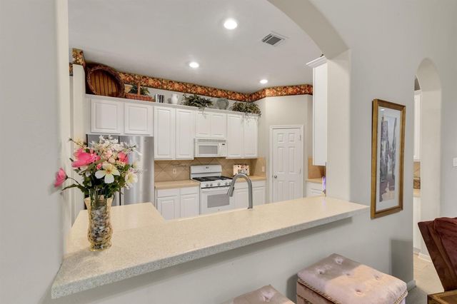 10 Clarewood Court, The Woodlands, TX 77385