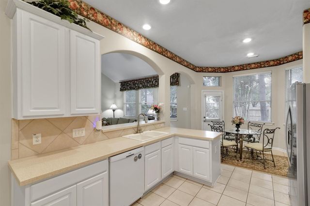 10 Clarewood Court, The Woodlands, TX 77385