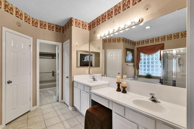 10 Clarewood Court, The Woodlands, TX 77385