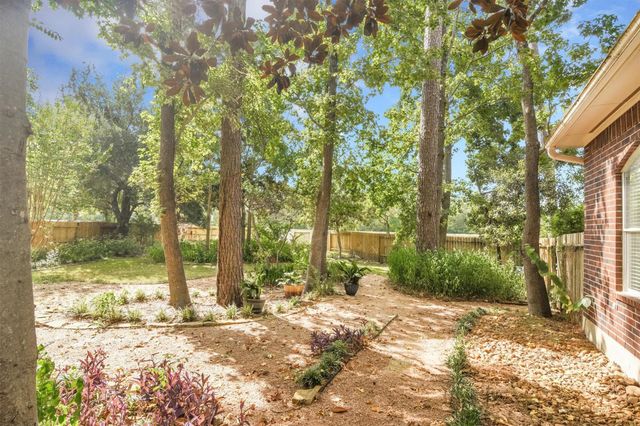 10 Clarewood Court, The Woodlands, TX 77385