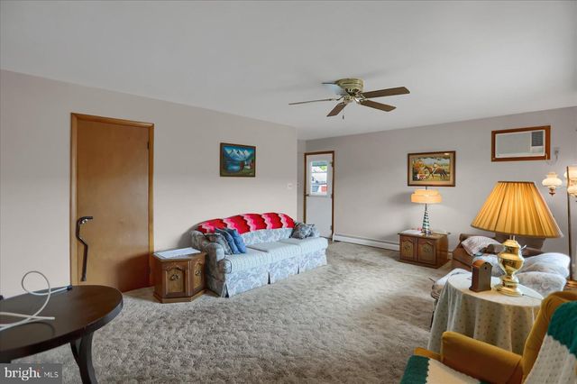 616 W MAPLE ST, Valley View, PA 17983