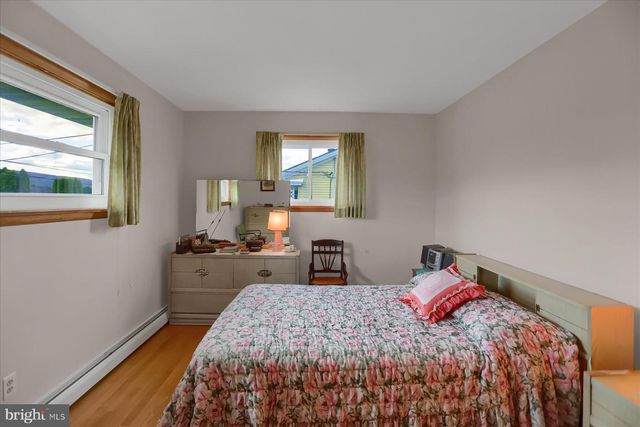 616 W MAPLE ST, Valley View, PA 17983