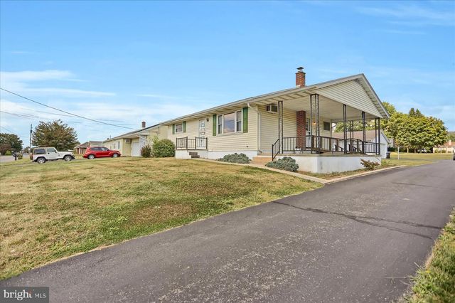 616 W MAPLE ST, Valley View, PA 17983