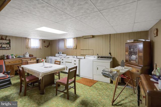 616 W MAPLE ST, Valley View, PA 17983