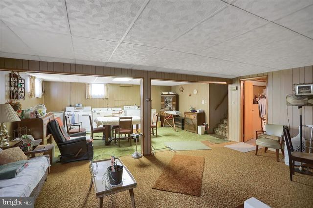 616 W MAPLE ST, Valley View, PA 17983