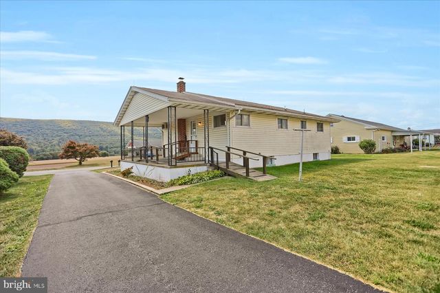 616 W MAPLE ST, Valley View, PA 17983