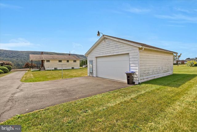 616 W MAPLE ST, Valley View, PA 17983