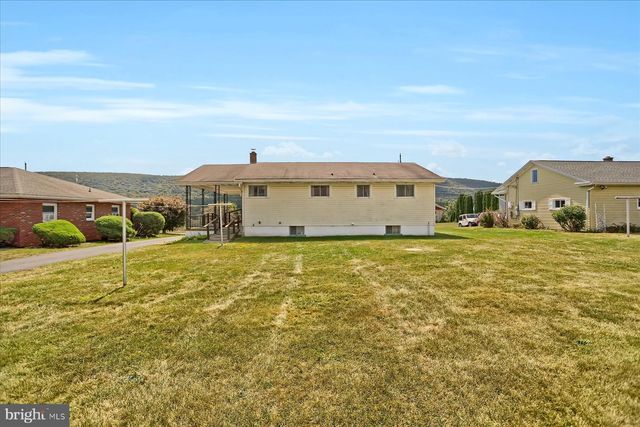 616 W MAPLE ST, Valley View, PA 17983