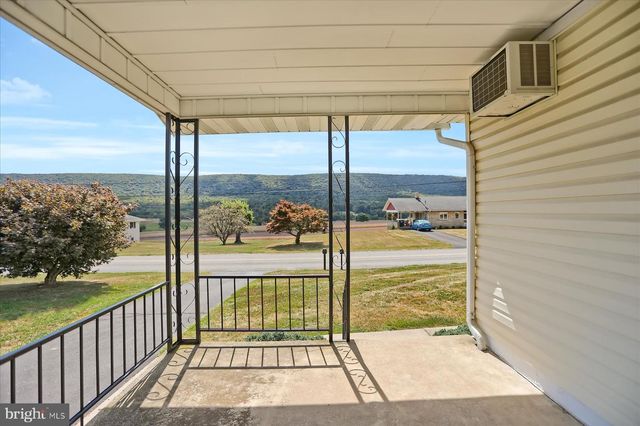 616 W MAPLE ST, Valley View, PA 17983