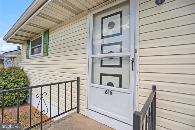 616 W MAPLE ST, Valley View, PA 17983