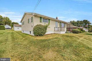 616 W MAPLE ST, Valley View, PA 17983