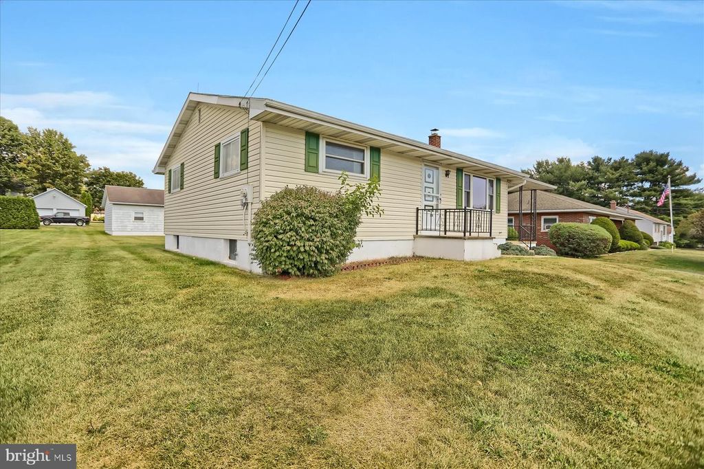 616 W MAPLE ST, Valley View, PA 17983