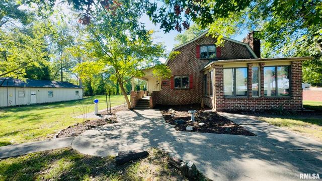 601 1ST Street, Benton, IL 62812