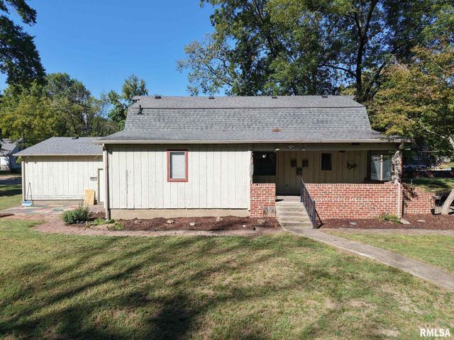 601 1ST Street, Benton, IL 62812