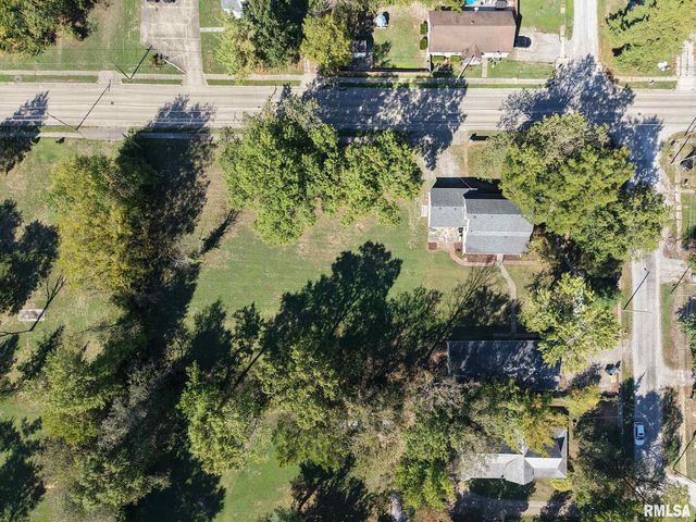 601 1ST Street, Benton, IL 62812