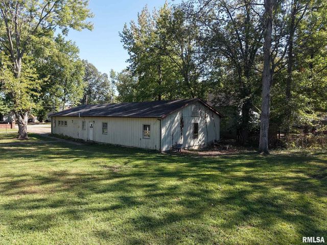 601 1ST Street, Benton, IL 62812