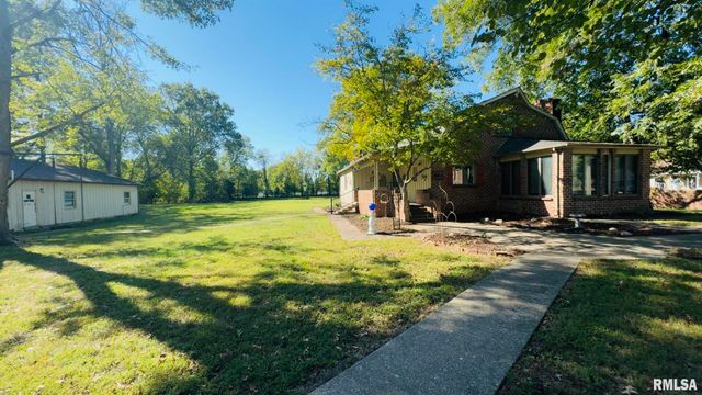 601 1ST Street, Benton, IL 62812