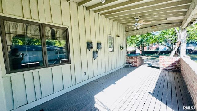 601 1ST Street, Benton, IL 62812