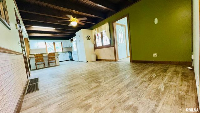 601 1ST Street, Benton, IL 62812