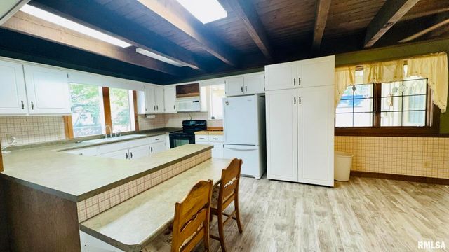 601 1ST Street, Benton, IL 62812